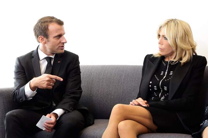 Brigitte Macron : son ensemble zippé sur le devant