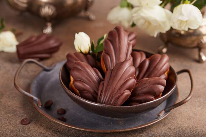 Cyril Lignac : ses savoureuses madeleines et leur coque en chocolat