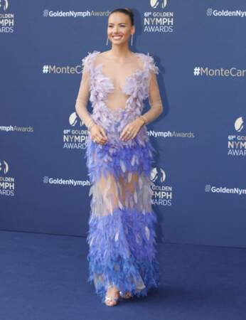 Les plus beaux looks de stars : Amandine Petit en robe à plumes