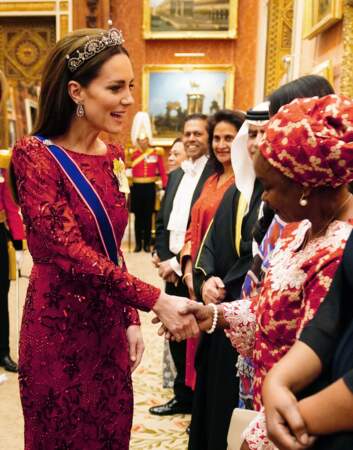 Le brushing volumineux avec tiare de Kate Middleton