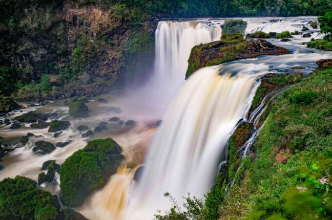 ... et des Saltos del Monday, une cascade de 40 mètres de haut, la plus grande du Paraguay...