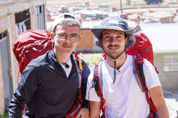 Tanguy et Florian vont vivre pour la première fois une aventure très loin de leur famille. Très sportifs, ils ont un esprit de compétition.