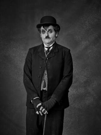 Qui se cache derrière les traits de Charlie Chaplin ?