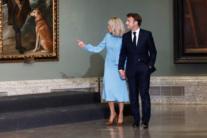 À l'occasion du dîner transatlantique informel donné aux  chefs d'états et de gouvernements au musée Prado à Madrid, le 29 juin 2022, Emmanuel Macron et son épouse en profite pour faire un tour du musée, main dans la main.
