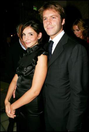 Clotilde Courau et Emmanuel-Philibert de Savoie, en octobre 2005, lors du défilé Louis Vuitton à Paris.