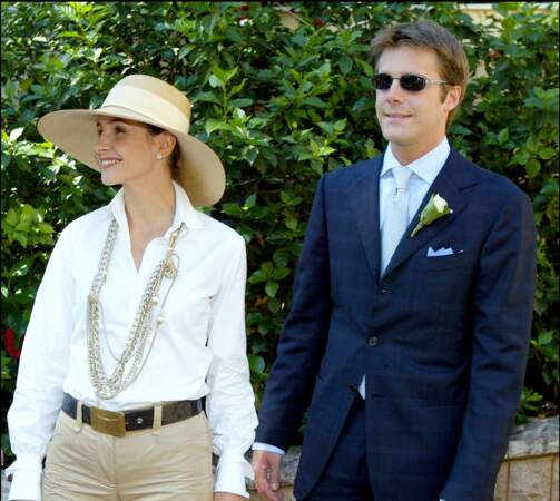 Clotilde Courau et Emmanuel-Philibert de Savoie, le 18 septembre 2004, assistent au mariage de Serge de Yougoslavie et de Eleonore Rajneri, à la mairie de Monaco.