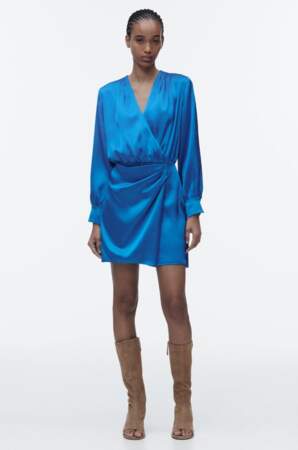 La robe portefeuille satinée bleu électrique 