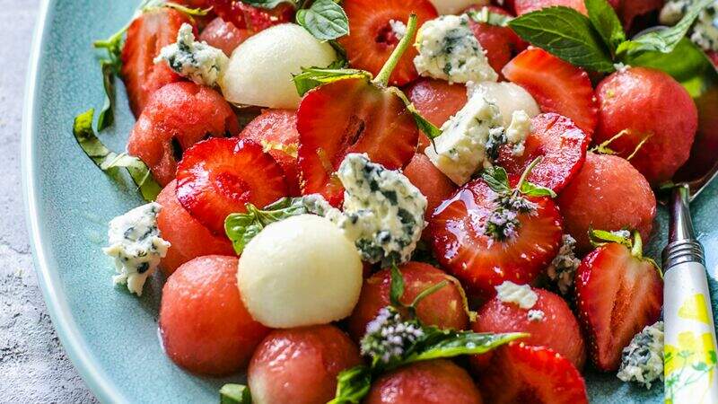 Salade de pastèque et de fraises au bleu d’Auvergne