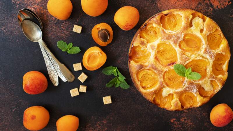 Tarte aux abricots et à la pistache : le dessert d’été de Julie Andrieu