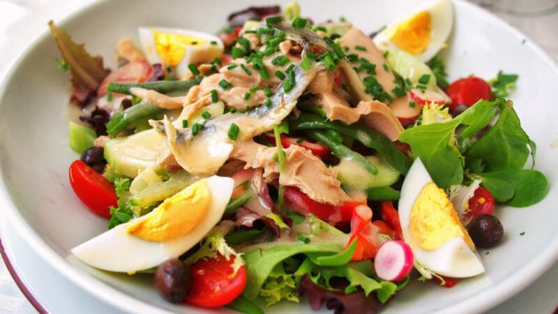 Salade niçoise : les astuces de Philippe Etchebest pour réussir cette recette facile et pas chère