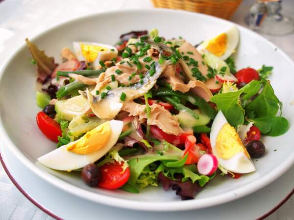 Salade niçoise : les astuces de Philippe Etchebest pour réussir cette recette facile et pas chère