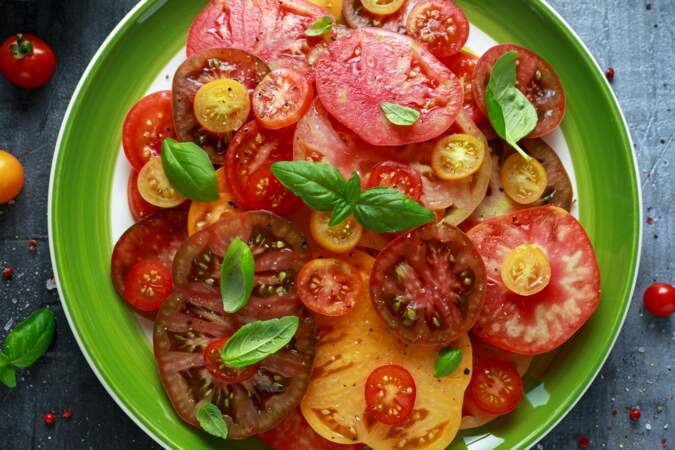 Salade de tomates : le secret de la sauce vinaigrette très originale de Cyril Lignac
