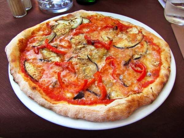 Pizza aubergine et poivron confits