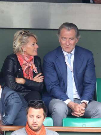 Sophie Davant et William Leymergie dans les tribunes des Internationaux de France de Roland Garros, à Paris, le 26 mai 2015.