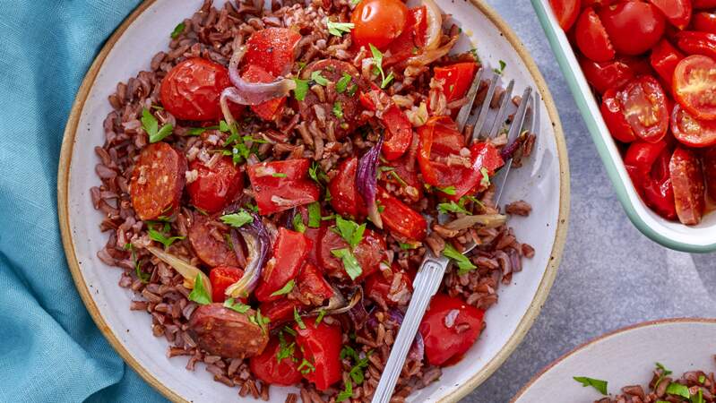 Salade de riz rouge, chorizo et poivrons rôtis