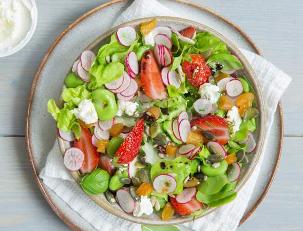 Salade aux fèves et aux fraises
