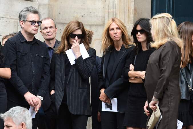 Benjamin Biolay, Chiara Mastroianni, Sandrine Kiberlain, sa fille Suzanne Lindon, Catherine Deneuve à la sortie des obsèques de Jane Birkin