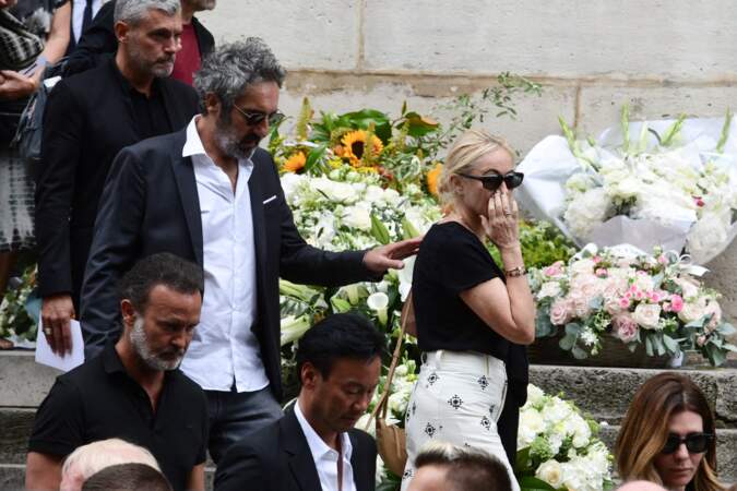 Emmanuelle Béart et son mari Frédéric Chaudier à la sortie des obsèques de Jane Birkin