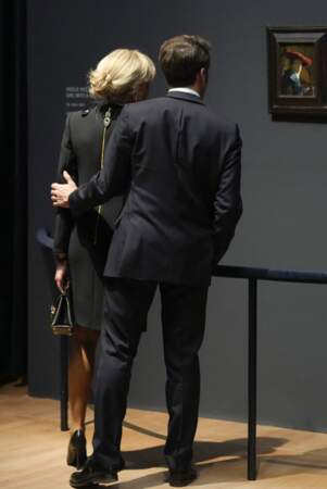 Brigitte Macron : sa robe noire zippée au dos