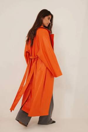 Trench coat femme 2023 : le trench oversize effet cuir coloré 