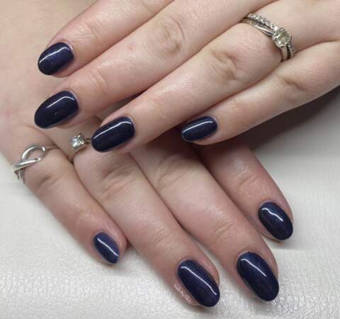 Le midnight blue nails