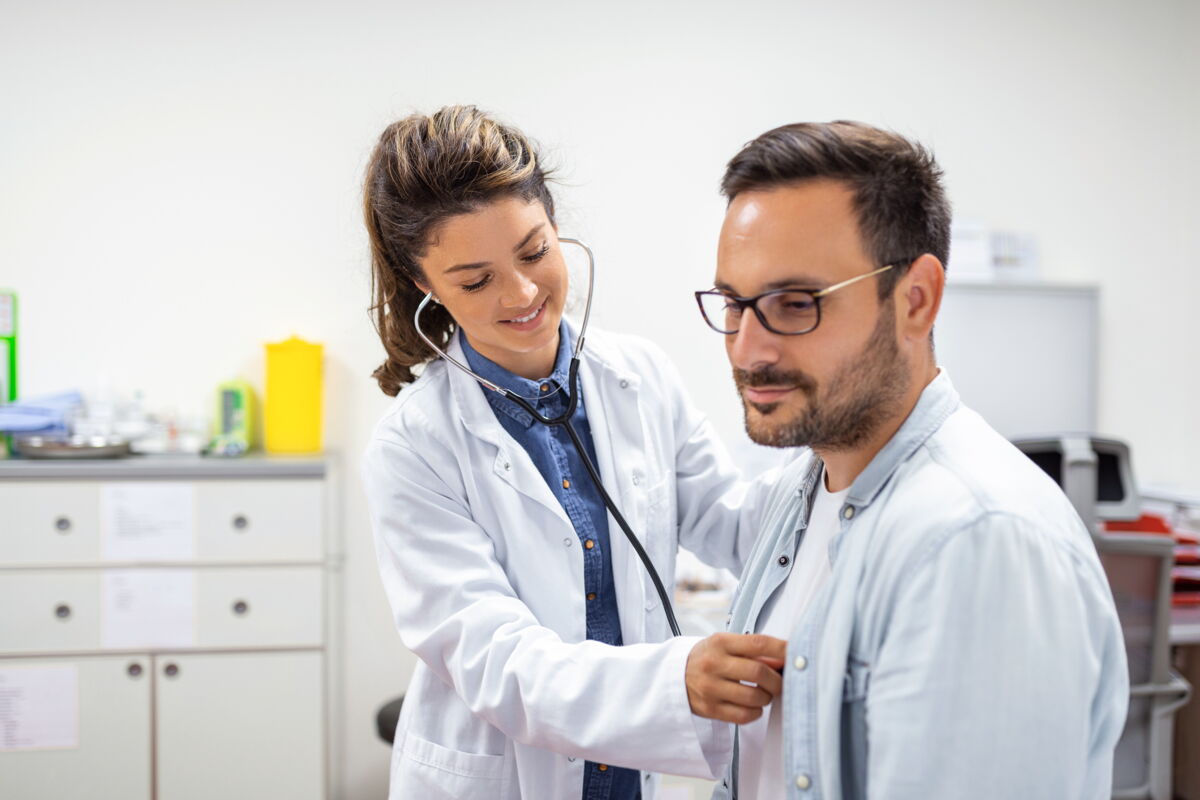 Santé cardiaque : 8 symptômes qui doivent vous pousser à consulter un ...