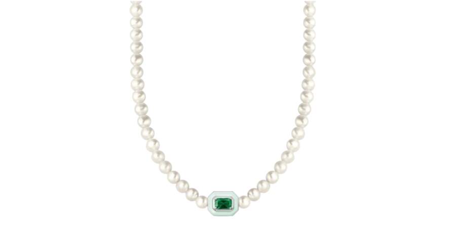 Collier de perles et pierre verte