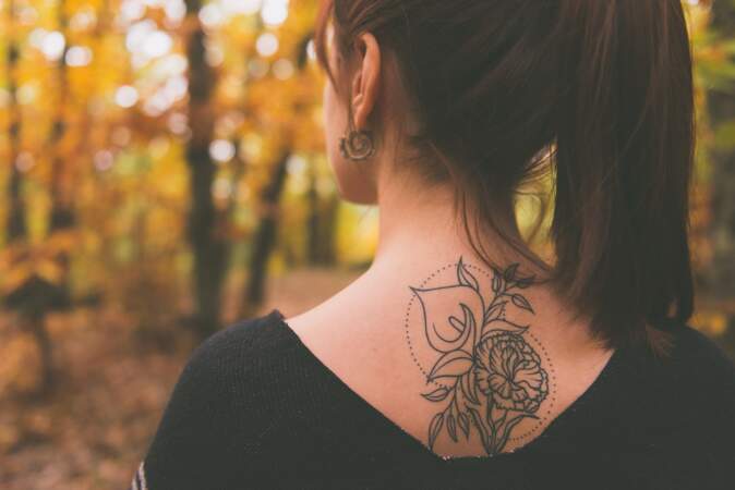 Les tatouages dans le cou que vous allez adorer 