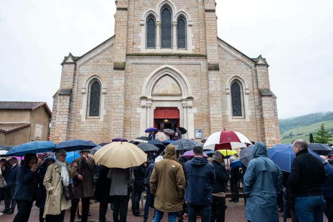 Des centaines de personnes étaient présentes à Quincié-en-Beaujolais pour assister aux obsèques de Bernard Pivot.