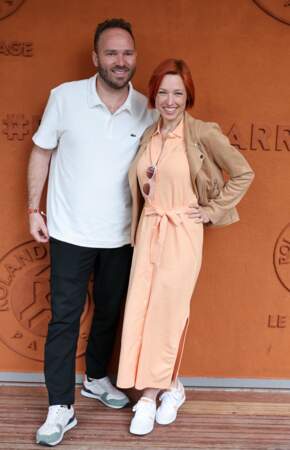 Natasha St-Pier et son compagnon Vincent Bidal posent à Roland-Garros 2024.