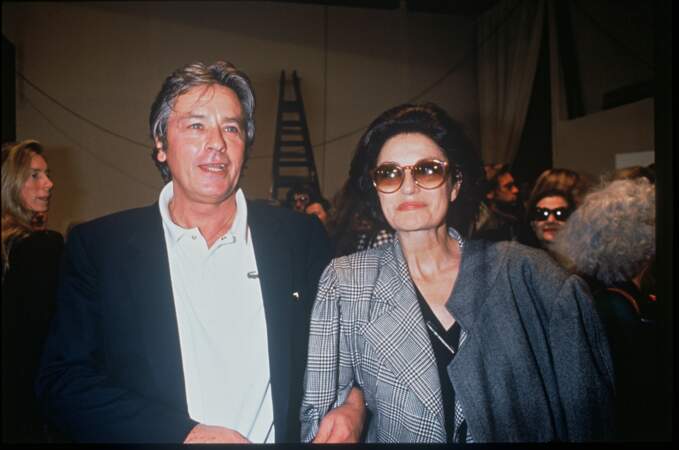 Alain Delon et Anouk Aimée au défilé Ungaro en 1992