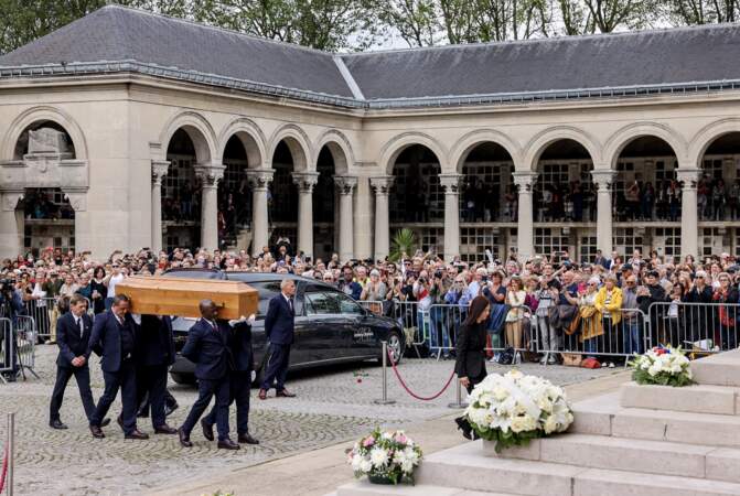 Les funérailles de Françoise Hardy au cimetière du Père-Lachaise