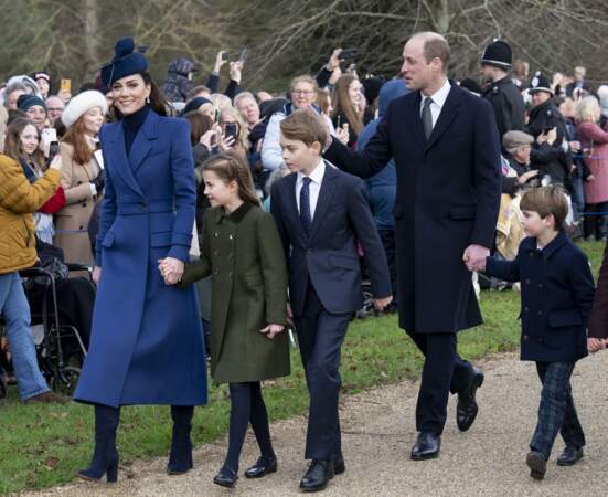 William, Kate, et leurs trois enfants, à Sandringham