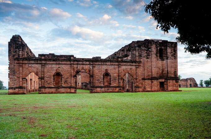 ... puis les candidats se rendront au Paraguay, avec la découverte des ruines de Jesùs de Tavarangue, site classé au Patrimoine Mondial de l'Humanité...